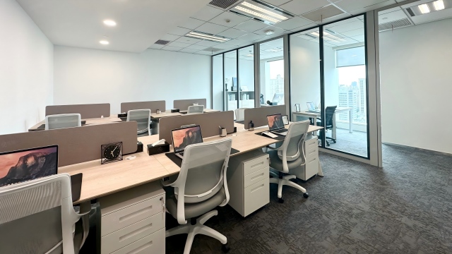The Strategic Edge: Specialized Commercial Services for Global Business Resilience
